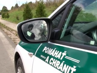 Policajti spacifikovali agresívneho muža, ten v nemocnici zomrel