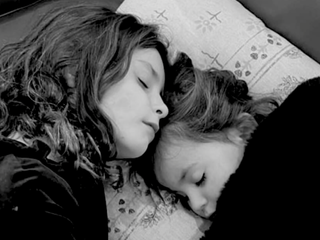 Šokujúca tragédia! Rok po smrti 9-ročnej dcérky influencerke zomrela aj druhá dcéra!