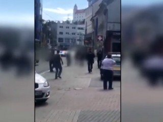 VIDEO: Streľbu na Obchodnej ulici v Bratislave nakrútili náhodní okolidúci