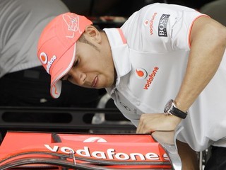 F1: Na mokrom Jeongname najrýchlejší Hamilton