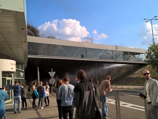 FOTO: Z bratislavského nákupného centra sa valili kúdoly dymu