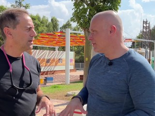 Reportér TV JOJ v Izraeli: Ľudia v uliciach prosia o záchranu rukojemníkov