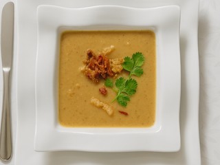 Hrachová polievka s údeným mäsom