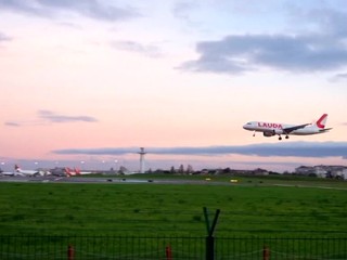 Uviaznutí kamionisti sa na Vianoce domov nedostanú, začali v Británii štrajk