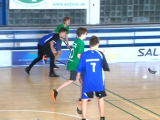 Nadácia JOJ opäť pomohla mladým florbalistom