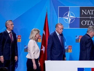Turecko upustilo od svojich výhrad. Súhlasí so vstupom Švédska a Fínska do NATO