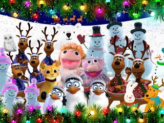 Obľúbené bábky Hanička a Murko prinášajú deťom čarovnú vianočnú pesničku