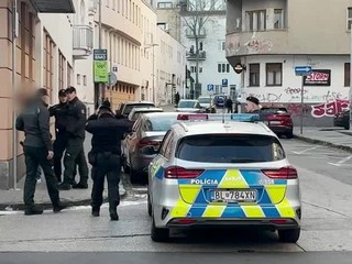 Muža, ktorý v centre Bratislavy vytiahol nôž na okoloidúcich, obvinili