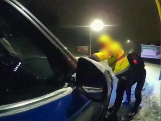 VIDEO: Všímavý svedok pomohol chytiť lúpežníkov. Polícia zadržala dvojicu mladíkov