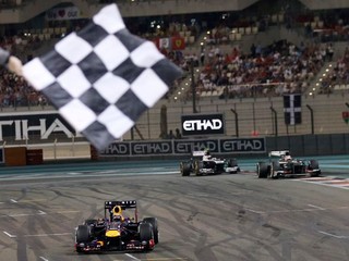 F1: V Abú Zabí jedenásty triumf Vettela (26) v sezóne