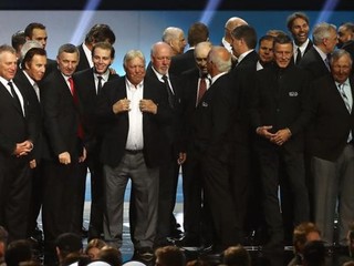Mikita a Peter Šťastný medzi 100 najväčšími osobnosťami NHL