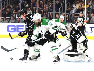 Budaj nedochytal proti Dallasu, Ovečkin prepisuje históriu