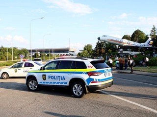 Streľba na letisku: Cudzinec zabil dve osoby a využil rukojemníkov