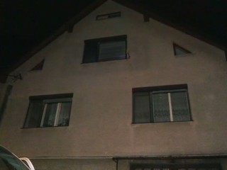 V dome našli zastreleného muža. Vedľa neho bola nelegálne držaná zbraň