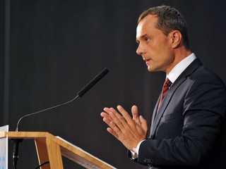 Nekonečný príbeh kandidátov na ÚS pokračuje. Parlament zvolil len Radoslava Procházku