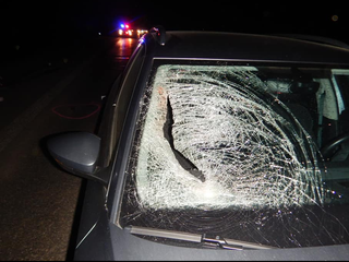 Tragická nehoda: Cyklista po zrážke s osobným autom podľahol zraneniam