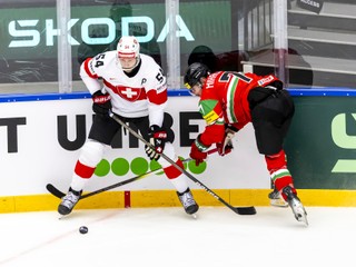 Švajčiarsko rozdrtilo Maďarsko 10:0 a vedie B-skupinu MS v hokeji