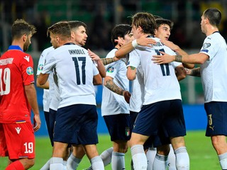 Dáni postupujú na úkor Írov, Taliansko nastrieľalo Arménsku deväť gólov