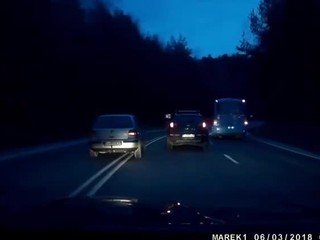 VIDEO: Šofér obiehal cez dve plné čiary