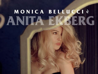 Veľké prsia, hlboký dekolt: Monica Bellucci je veľmi sexi aj ako Anita Ekberg