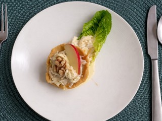 Tartaletky plnené zelerovo-jablkovým šalátom