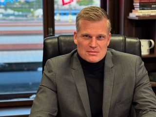Europoslanec Filip Turek čelí obvineniu z domáceho násilia a znásilnenia