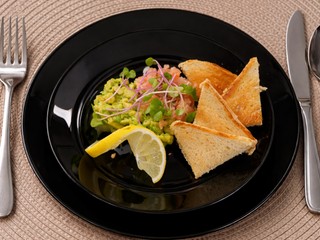 Lososový a avokádový tatarák