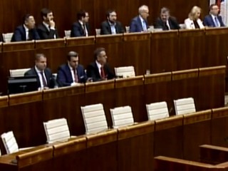 Parlament si schválil v tajnom hlasovaní šesť sudcov