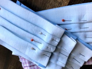 Muž vytiahol na brata pištoľ. Nechcel nosiť rúško