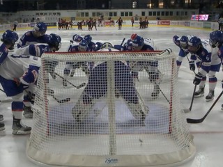 Na fotení nechýbala šľahačková torta. Osemnástka pokračuje ťažšou časťou MS