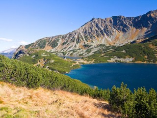 Žena sa pošmykla na mokrej skale, padala 50-metrovým žľabom