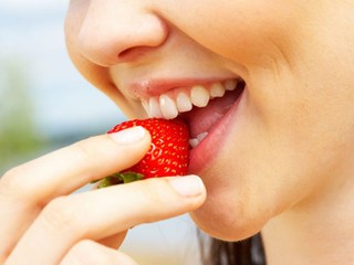 Ihly v jahodách nestrašia len Austrálčanov, dostali sa do ďalšej krajiny