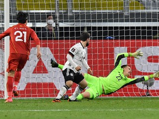 Nemci prehrali po 20 rokoch v kvalifikácii na MS
