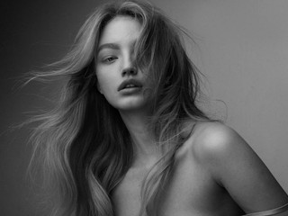 Táto krásna izraelská modelka je poslednou priateľkou podvodníka z Tinderu