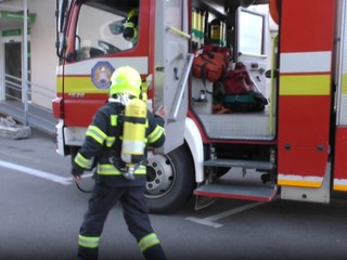 V Humennom zachraňovali hasiči z výťahu rodinu s malým chlapčekom