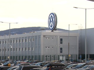 Donald Trump pribrzdil v spore s Európskou úniou. Odložil zvýšenie ciel na dovoz automobilov z únie