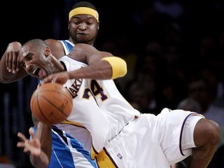 Lakers valcujú pod košmi