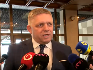 Fico čaká na prezidentku s vymenovaním ministrov. Vo svojich kandidátoch nevidí problém