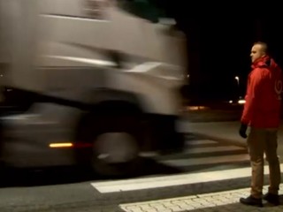 Tínedžer, ktorého zrazilo auto, je stále v kritickom stave