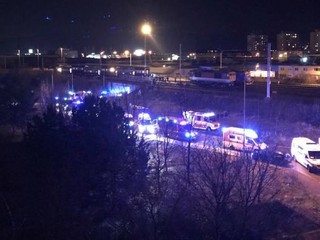 Pri zrážke vlakov v Pezinku sa ťažko zranili tri osoby. Škody odhadujú na 800 000 eur