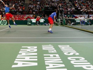 Česi vedú v 100. finále Davis Cupu po štvorhre nad Španielskom 2:1