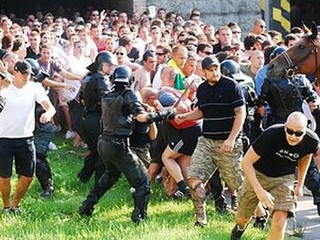 Torcida vypadnutie hráčom Hajduku spočíta, číhala na nich s vlčiakom, tréner skončil s infarktom