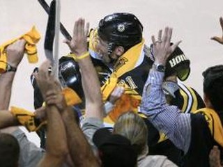 Šatan spasiteľ Bruins, Demitra s prvým gólom