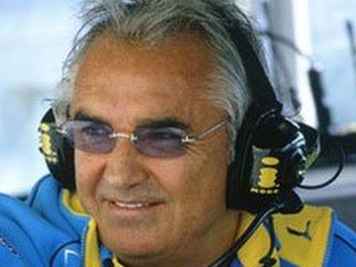 Briatore útočí! Mieni zažalovať Piqueta