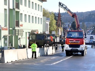 V Sliači ukončili protipovodňové činnosti, bariéry hasiči odstránili