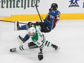 Sekerov Dallas zničil Colorado v druhej tretine, Islanders začali čistým víťazstvom
