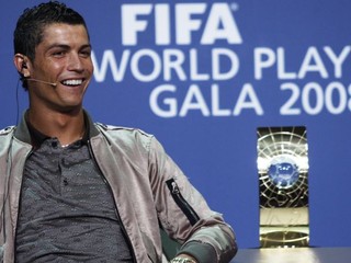 C.Ronaldo napadol automobil fotografa