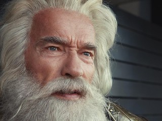 VIDEO: Už vieme, prečo bol Schwarzenegger oblečený ako Zeus