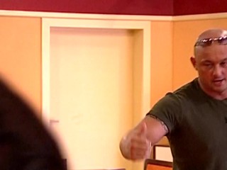 Na účastníka reality šou Vyvolení bol vydaný európsky zatykač. Nahlásil sa sám, vo väzení strávi 15 rokov