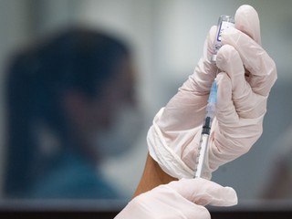 HPV vakcínu dostane zadarmo ešte viac mladých. Posunula sa veková hranica